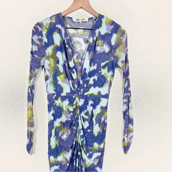 Diane Von Furstenberg Hades Pleated Abstract-Print Midi Dress - Picture 7 of 12